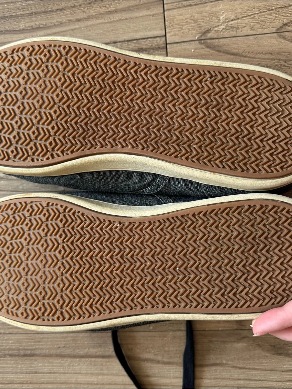 Steve Madden Men’s Gray Canvas Lace-Up Sneakers